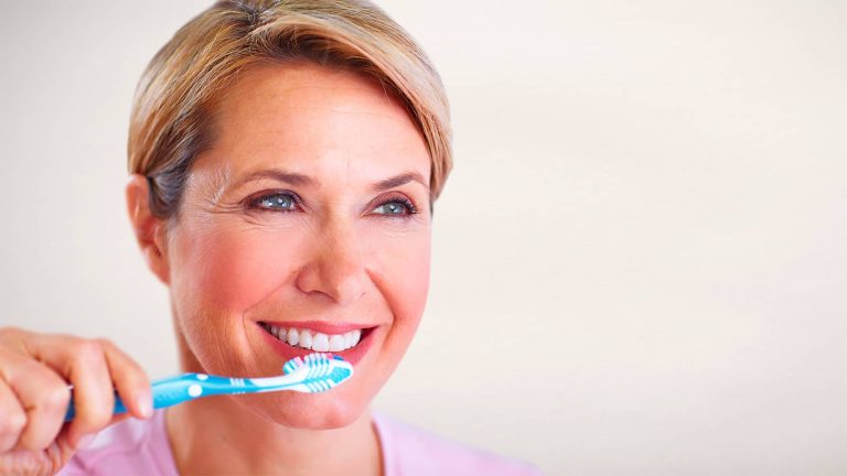 Blog 6 come pulire impianto dentale