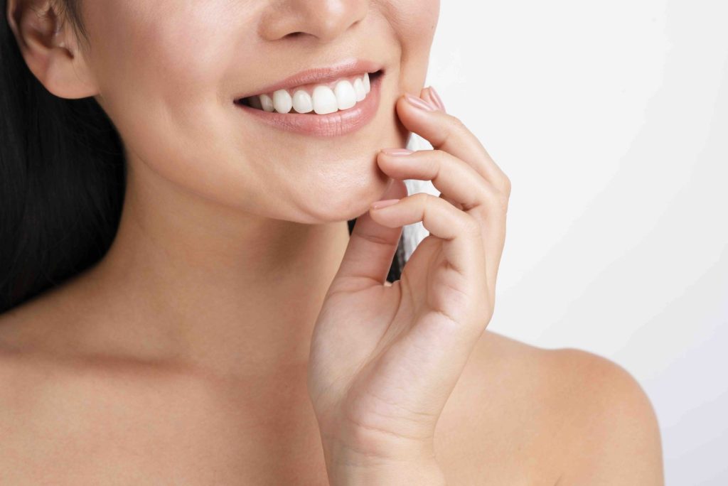 Come funziona lo sbiancamento dei denti: quando basta una seduta e quando ne servono di più 1 come funziona lo sbiancamento dei denti